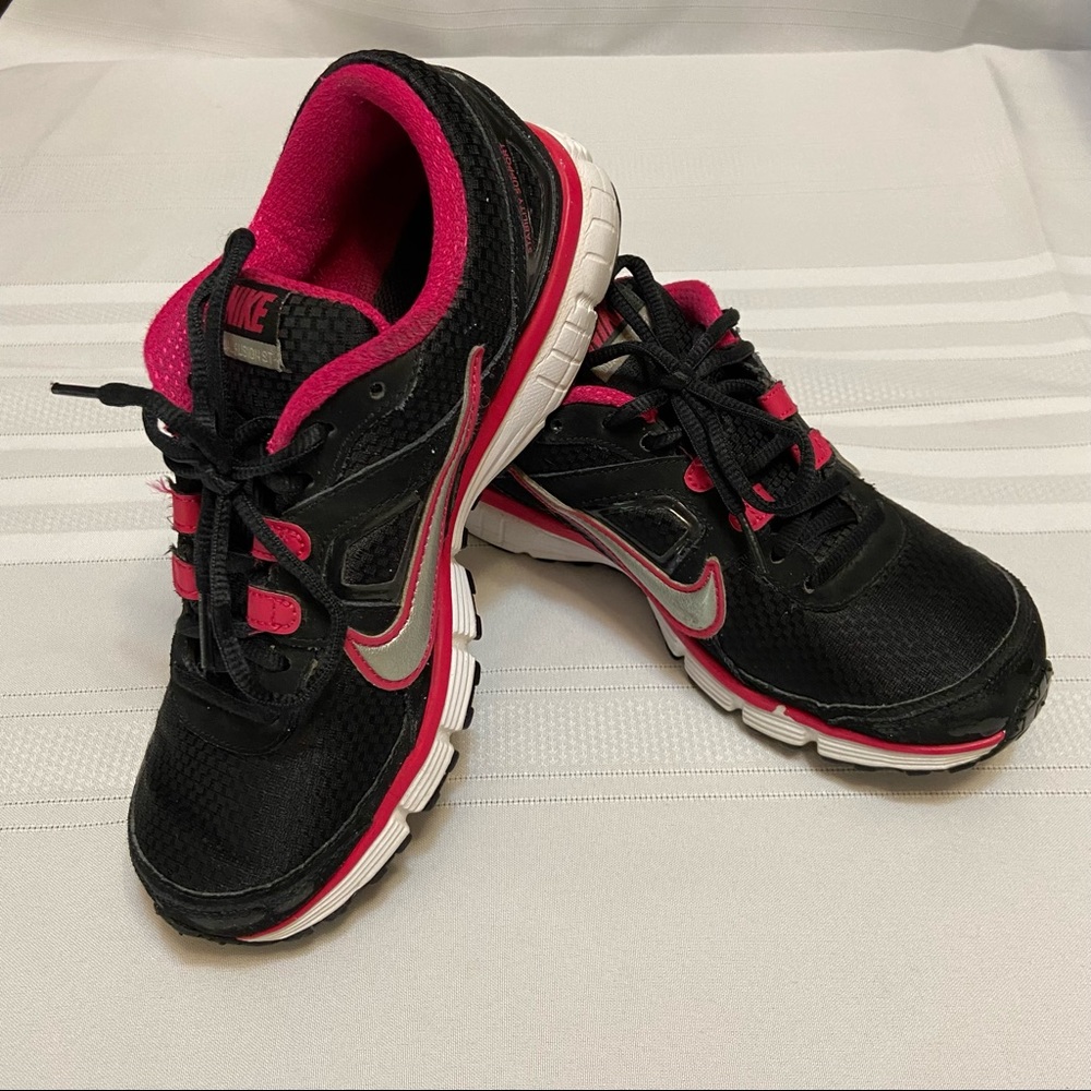 NIKE Dual Fusion Black & Pink Women’s Athletic Sneakers- Size 7.5